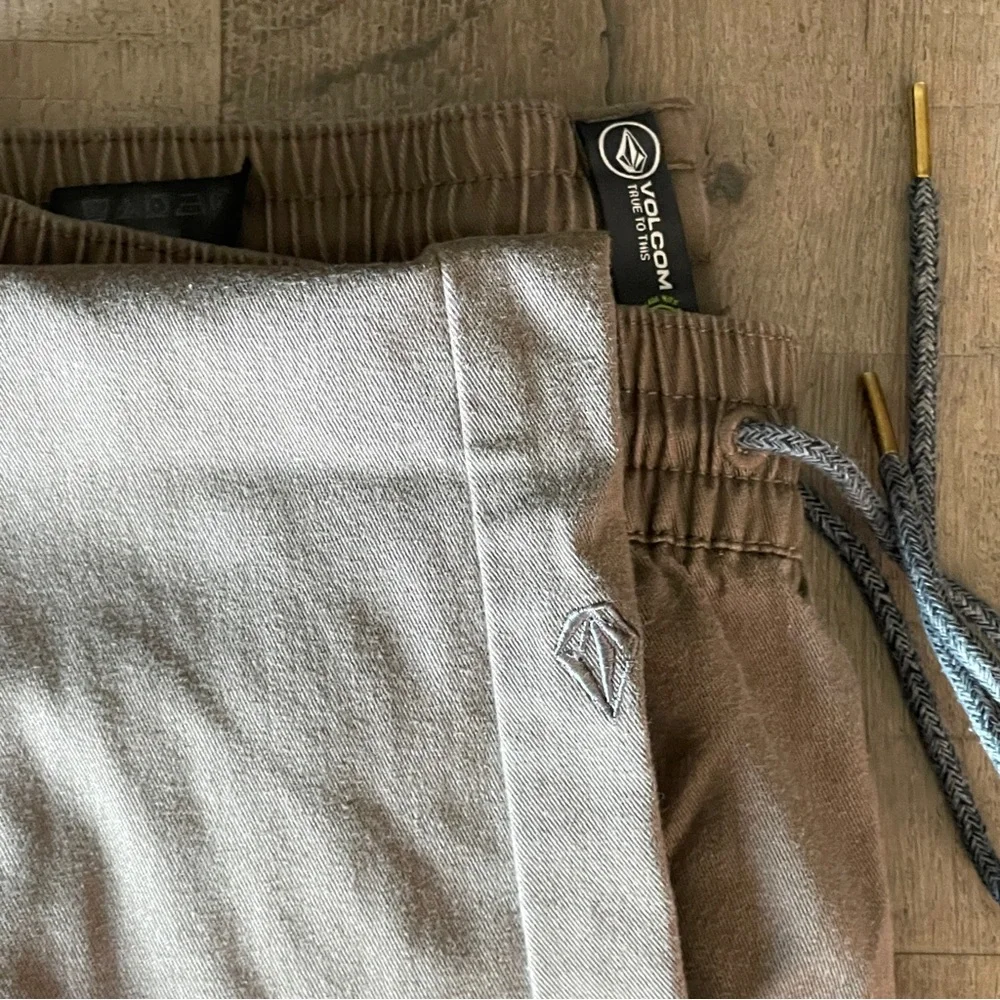 Volcom Khaki Colored Joggers Size Large - Picture 11 of 11